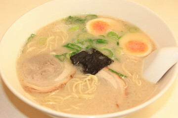 豚骨ラーメン