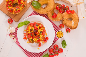 Friselle with tomatoes and mais.