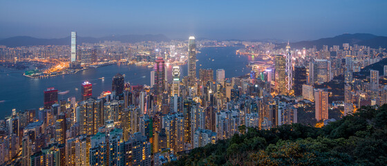 Plakat Lugard Road is a road located on Victoria Peak. Located some 400 metres above sea level, the road is a popular walking path & is known for spectacular vistas over Victoria Harbour.