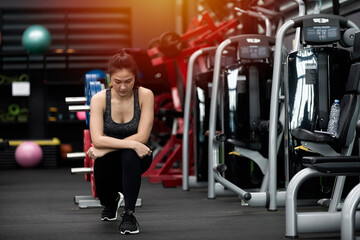 Obraz na płótnie Canvas person working out in gym