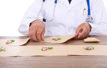 The attending doctor wrapped the medicine prescribed for the patient in a papyrus