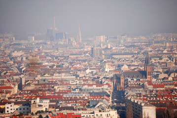 Ein Wien Panorama mit dem Stephansdom und vielen anderen Kirchen.