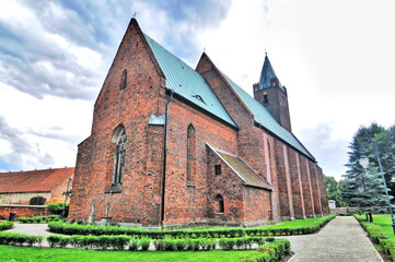 Kościół św. Jakuba Apostoła – rzymskokatolicki kościół parafialny w miejscowości Małujowice - obrazy, fototapety, plakaty