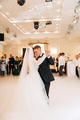 Naklejka premium The first dance of the newlyweds. Wedding day.
