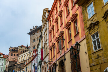 Fototapeta na wymiar Häuserreihe in der Altstadt von Prag, Tschechien