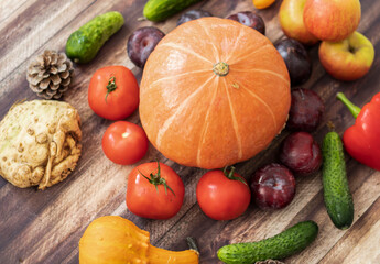 Autumn vegetables. Collect fresh on wood.