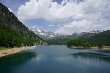 Fototapeta na wymiar Lake and mountains in Alpe Devero