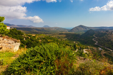 Fototapeta premium Blick vom Bergdorf Mitata über das Hochland der griechischen Insel Kythira