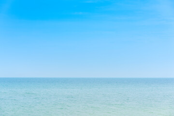 Fototapeta na wymiar beautiful blue sea and sky in tropical ocean background 