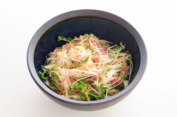 器に入れた野菜シャキシャキサラダ