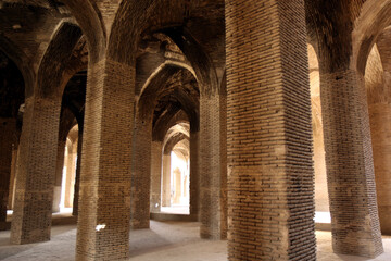 Säulen in der Feitagsmoschee von Isfahan