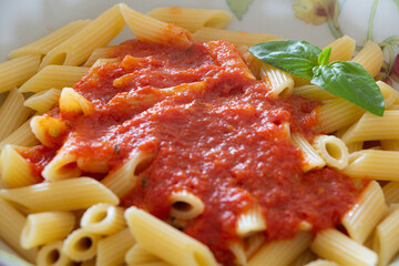 Penne al pomodoro e basilico