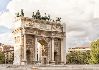 Fototapeta na wymiar Arch of Peace at the Simplon Gate (Porta Sempione) in Milan.
