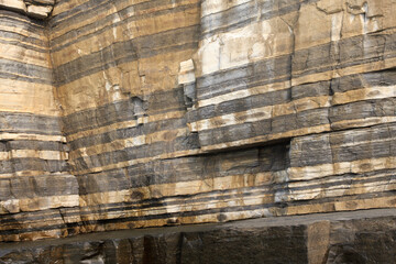 ホルンフェルス断層の岩肌