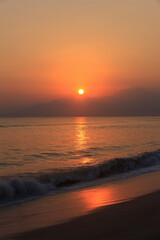 弓ケ浜から大山を望む日の出