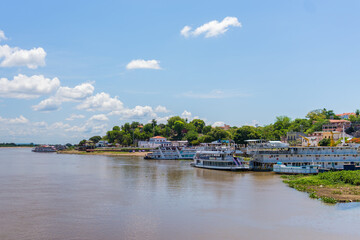 Fototapeta na wymiar Barcos no porto de Corumbá, Mato grosso do sul, Brasil