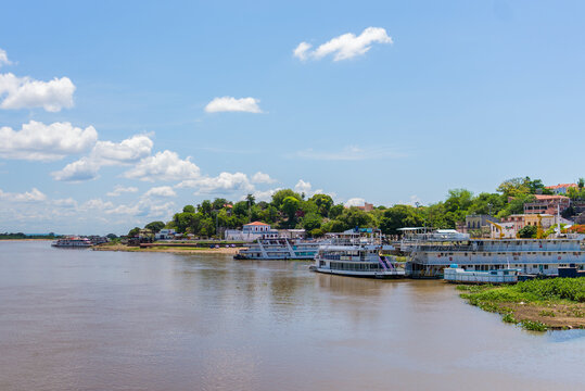 Barcos no porto de Corumb&aacute;, Mato grosso do sul, Brasil