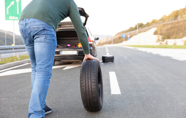 Obraz premium The driver talks on the phone, calls for help on the road. A problem on the trip