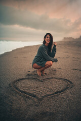 San valentino cuore sulla spiaggia