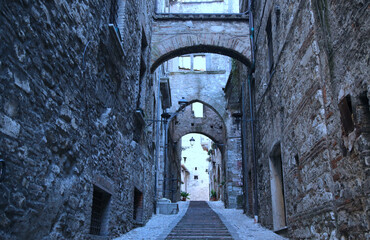 Fototapeta na wymiar Alley of the medieval city of Narni