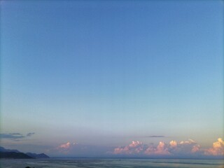sky and clouds sea