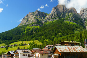 Fototapeta na wymiar Mountain landscape along the road to Forcella Staulanza at Selva di Cadore, Dolomites