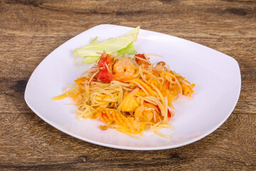 Thai salad with papaya and prawn