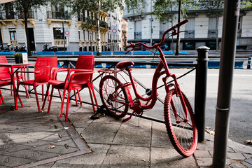 Fototapeta na wymiar Bicicleta roja