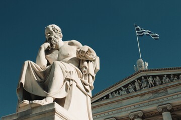Obraz premium Statue of the ancient Greek philosopher Socrates in Athens, Greece, October 9 2020.