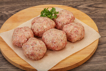 Raw turkey meatball for cooking