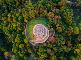Fototapeta premium overhead top view of the hill in city public park