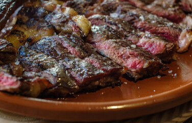 carne roja a la parrilla