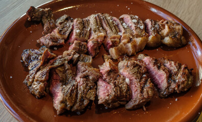 racion de carne roja a la parrilla