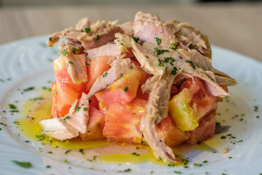 tomate con ventresca plato fresco