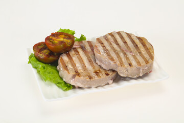 Grilled tuna steak with kumato