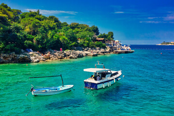 Fototapeta na wymiar Beautiful sea cost with blue water and the boats 