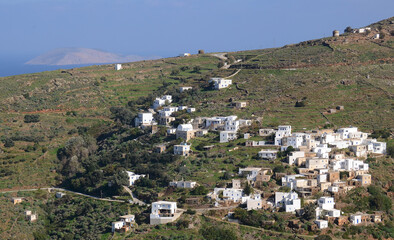 Fototapeta na wymiar pueblos blancos de las islas ciclades de Grecia, a orillas del mar Mediterraneo