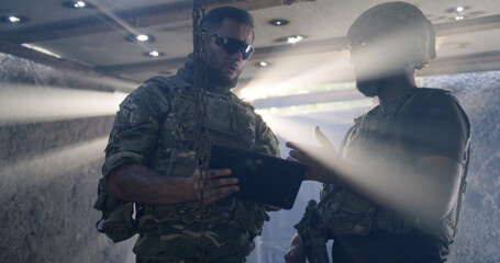 Soldier showing region plan to commander - obrazy, fototapety, plakaty