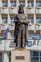 Obraz premium The statue of the Romanian voivode „Mircea the old” (Mircea cel bătrân ) in Targoviste, Romania. 