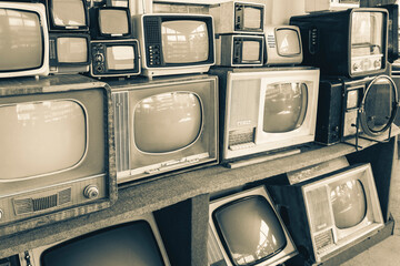 Rows of old TVs.The first televisions are tube-type.