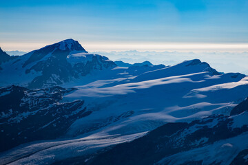 Fototapeta na wymiar Early morning in the swiss alps