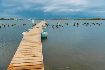 Obraz premium wooden pier on metal pontoons.