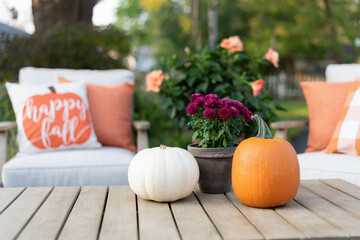 Fall decor for the backyard patio