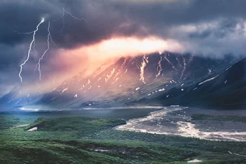 Crédence de cuisine en verre imprimé Denali Thunderstrom with lightning in the Denali National Park, Alaska