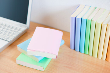 デスクに置かれた本