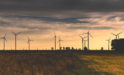 Obraz premium Erneuerbare Energie, Windenergie Windkraftanlage