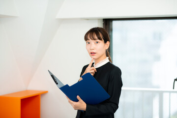 ビジネス女性【驚き】