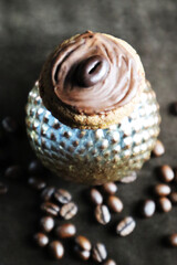 Mokka Biscuits mit Schokolade und Schokobohne.