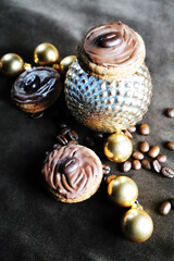 Mokka Biscuits mit Schokolade und Schokobohne.