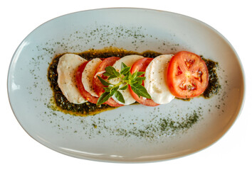 Salada caprese de tomate com mussarela de búfala